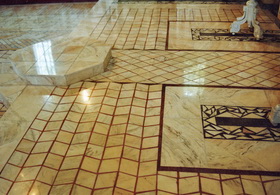 Pardoseala din mozaic de marmura la Biserica din Chesint-8