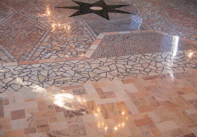 Pardoseala din mozaic de marmura la Biserica din Dorgos-5