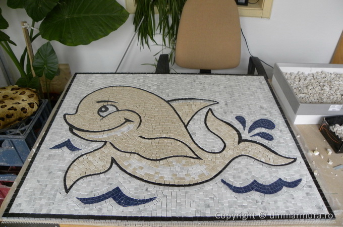 Delfin din mozaic de marmura 1