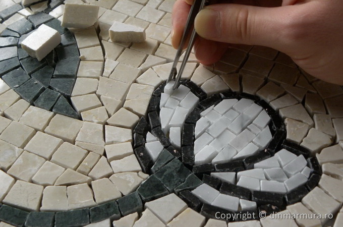 Mozaic din marmura realizat manual, piesa cu piesa 1