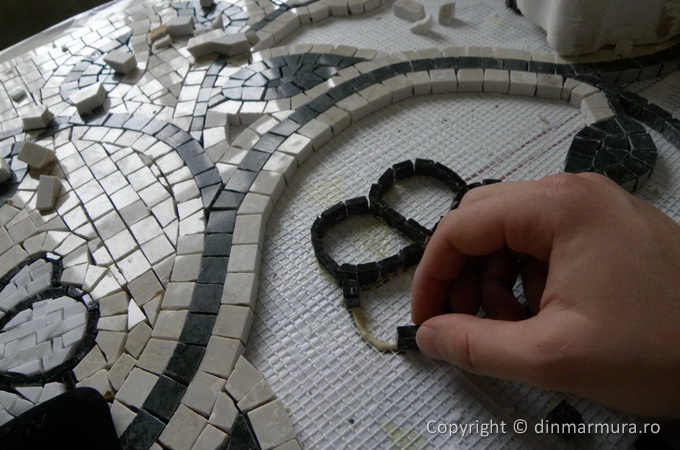 Mozaic din marmura realizat manual, piesa cu piesa 2