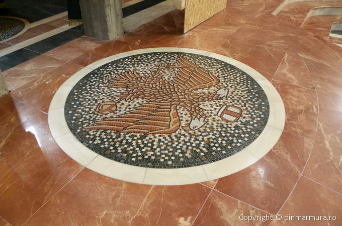 Vulturul Bicefal din mozaic de marmura la Catedrala Episcopala din Slatina 4
