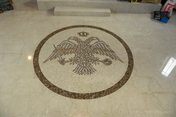 Vulturul Bicefal, mozaic din marmura realizat manual, piesa cu piesa 2