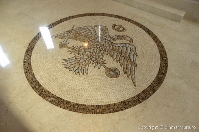 Vulturul Bicefal, mozaic din marmura realizat manual, piesa cu piesa 1