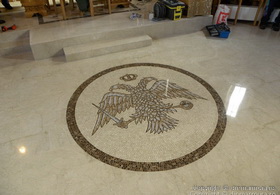 Vulturul Bicefal, mozaic din marmura realizat manual, piesa cu piesa 10