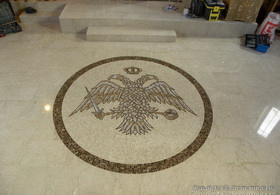 Vulturul Bicefal, mozaic din marmura realizat manual, piesa cu piesa 11