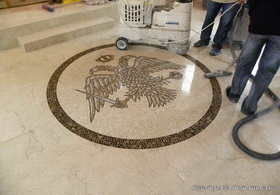 Vulturul Bicefal, mozaic din marmura realizat manual, piesa cu piesa 7
