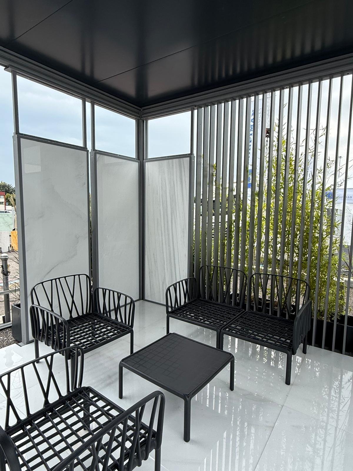 Marmură vs. Granit: Diferențe, Avantaje și Dezavantaje