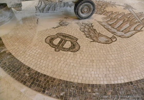 Vulturul Bicefal, mozaic din marmura realizat manual, piesa cu piesa 6